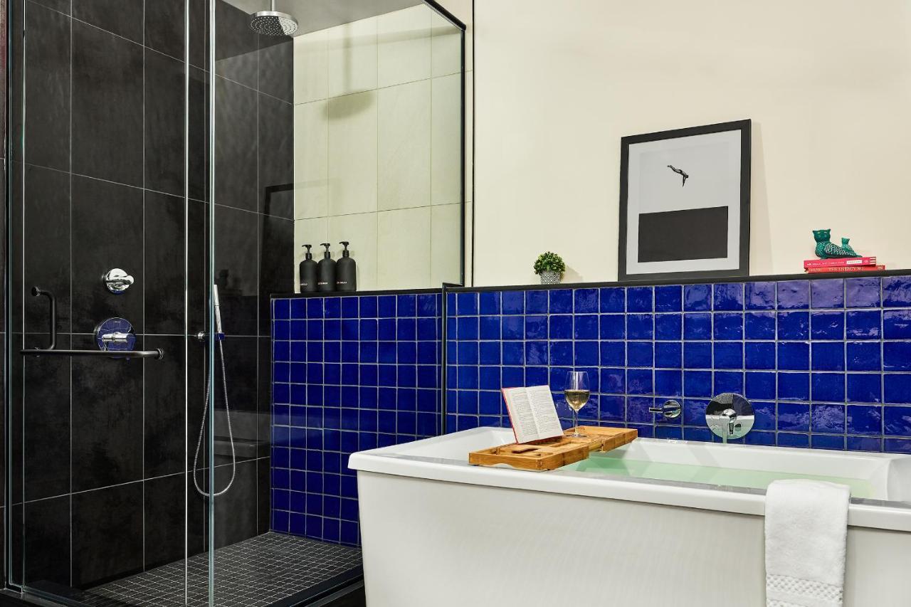 Corner Suite